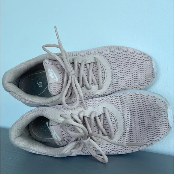 Very comfy Nike Sneakers - Picture 5 of 5